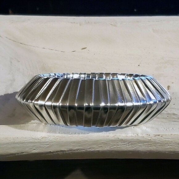 Slick Silver PU Vinyl Wrapped Chunky Retro Geometric Saucer Bangle Bracelet - Picture 2 of 9